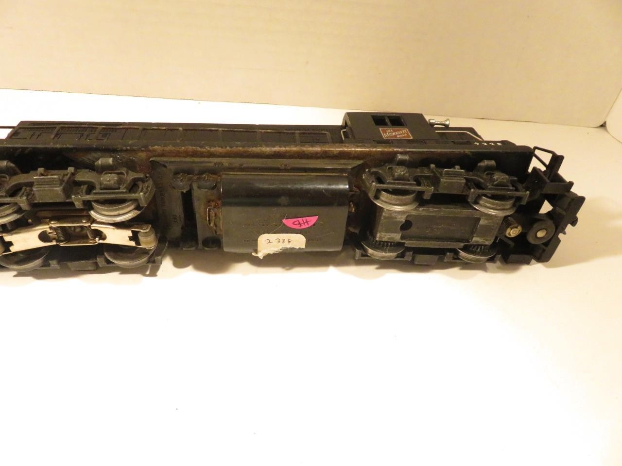LIONEL POST-WAR TRAINS 2338 MILWAUKEE GP-9 DIESEL -RUNS FINE- FAIR- H1W