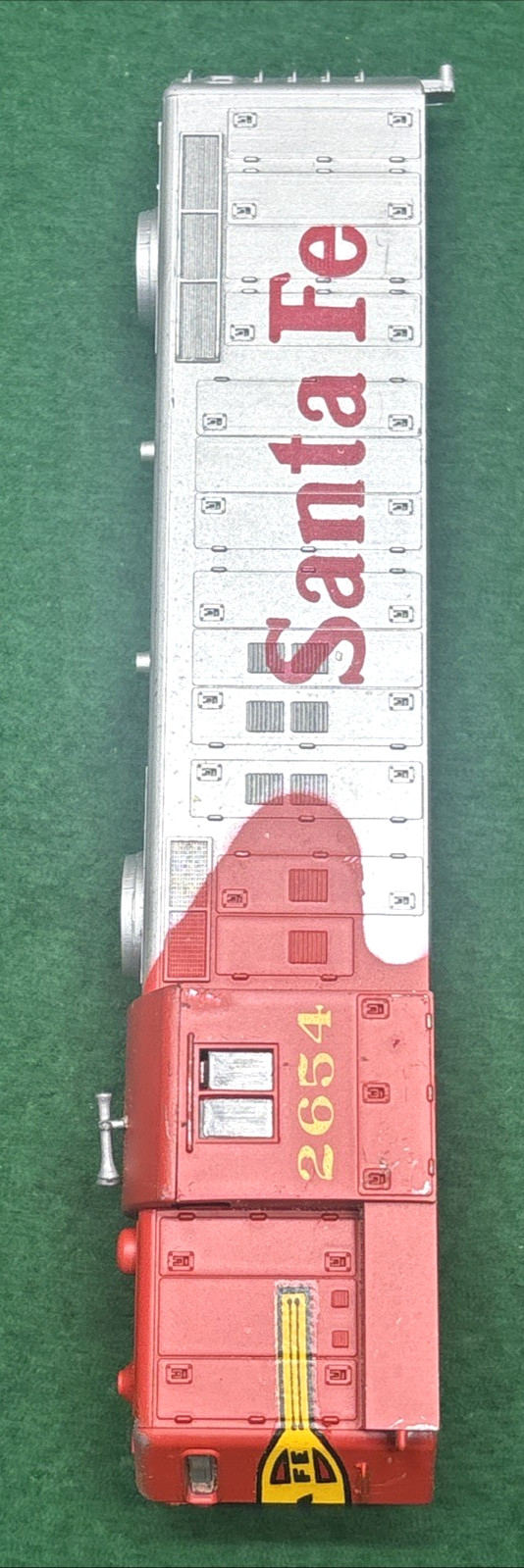 AHM 2654 Santa Fe GP-18 Diesel Locomotive HO Scale Unused Shell, Some Paint Loss