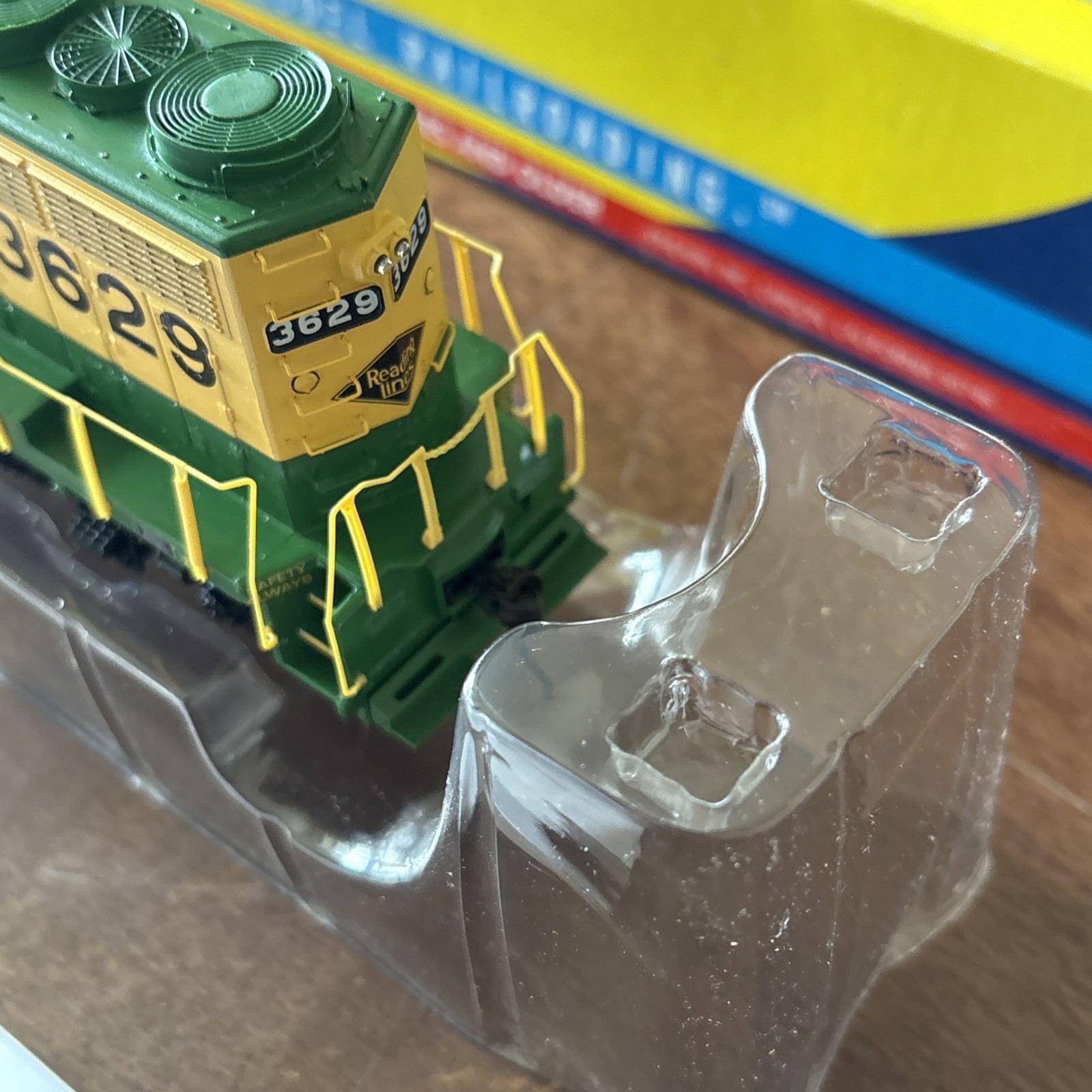 HO Scale Athearn RTR 91719 Reading Line GP35 Diesel Cab 3629 DCC