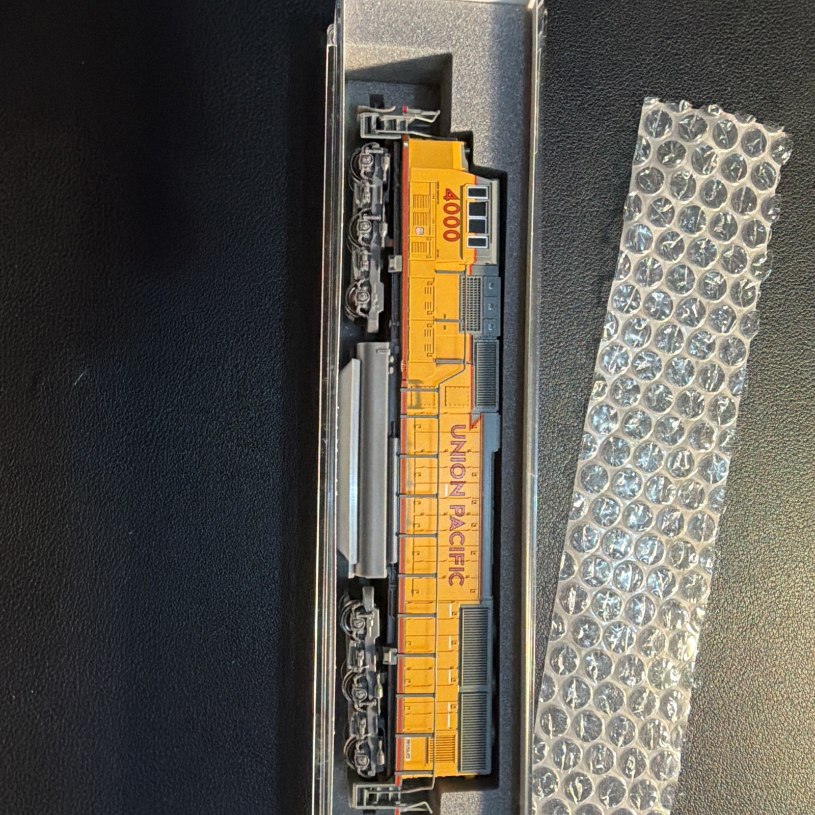 KATO SD70M Flat Radiator Union Pacific 4000 Locomotive