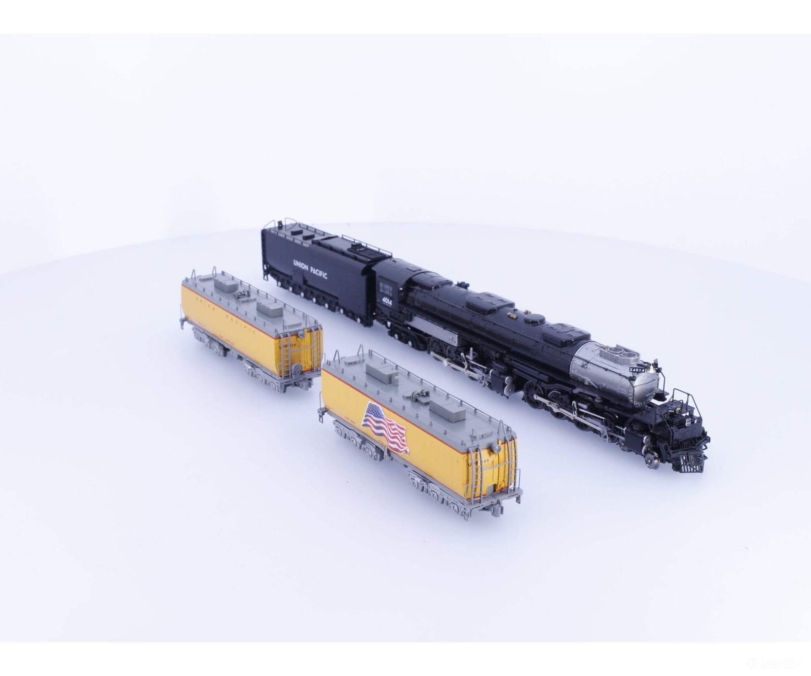 Kato 126-4014 N 4-8-8-4 Big Boy Steam Locomotive with 106-085 Water Tender 2 Car