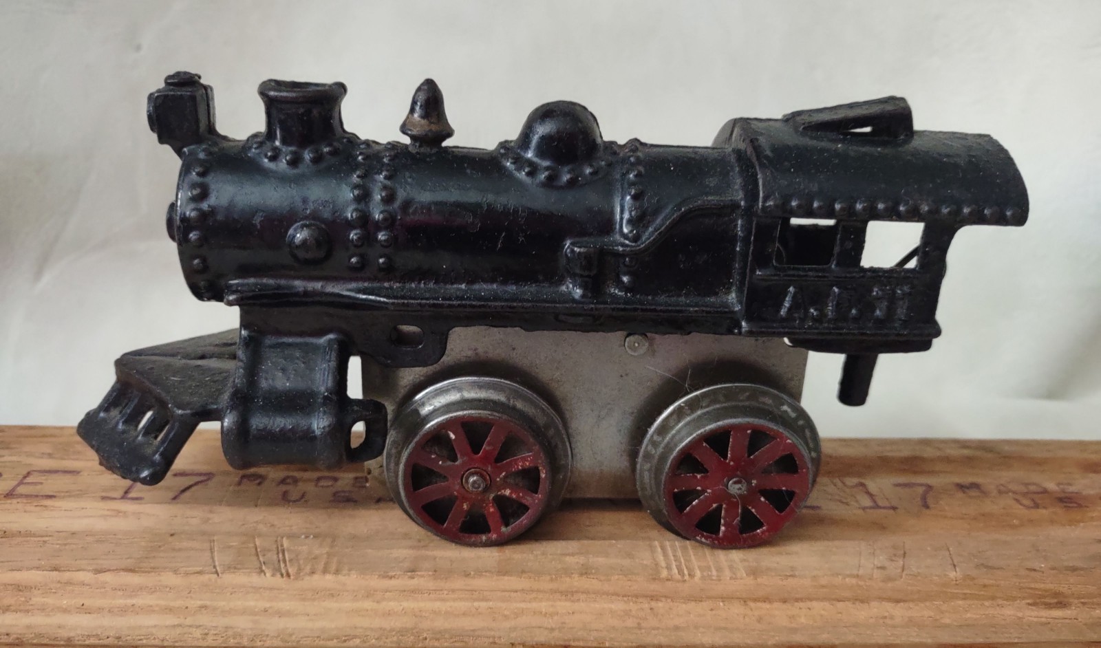 1911 American Flyer 11 Roof Vent Cast Iron 6.5″ Locomotive