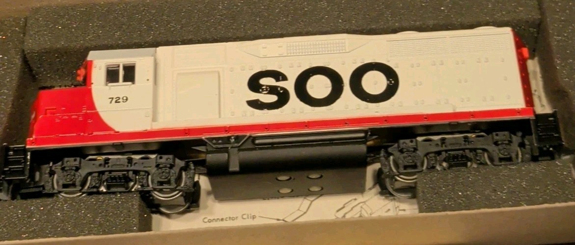 HO Scale Athearn 4229 SOO Line Railroad GP35 Diesel Locomotive & Parts Brand New