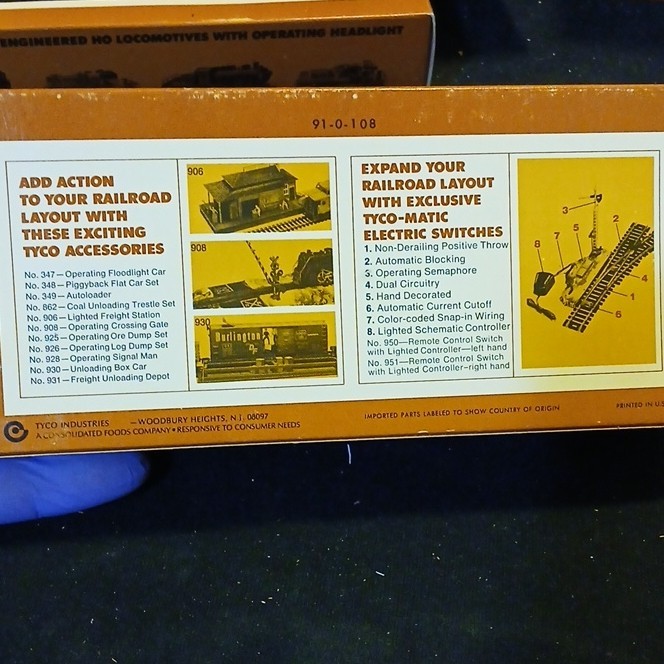 TYCO HO Scale Spirit of ’76 Locomotive White Blue Red Plastic