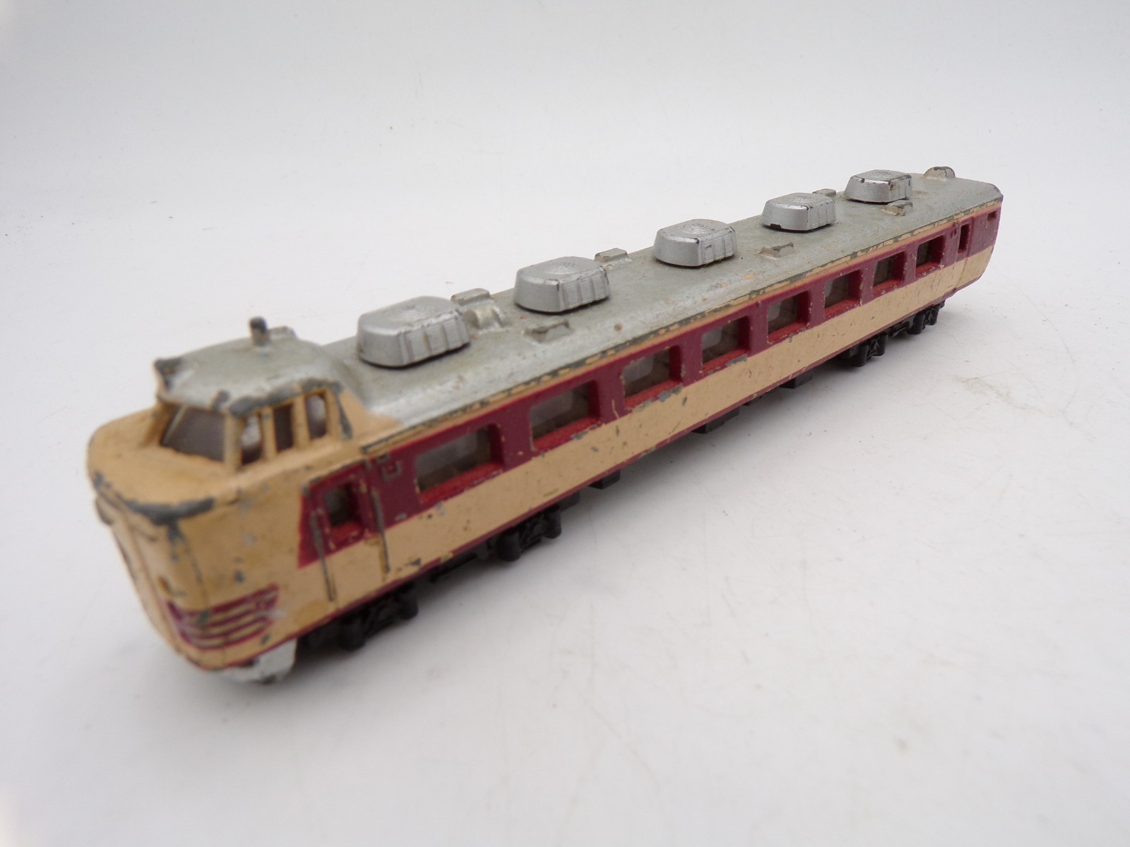80’s Nishiki Japan Diecast 1/140 scale Passenger Train Red and Creme AS IS