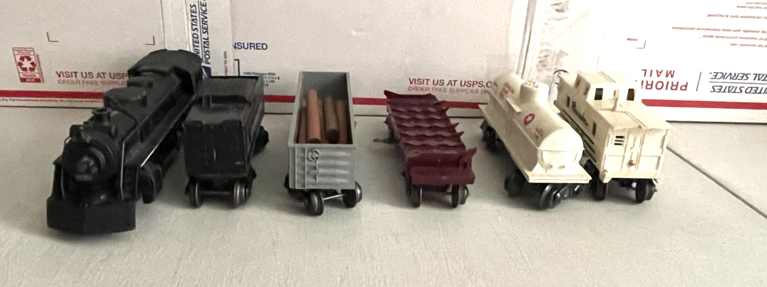Marx Post-War 027 Gauge #666 Loco w/Tender and Freight Cars Lot of 6 Items