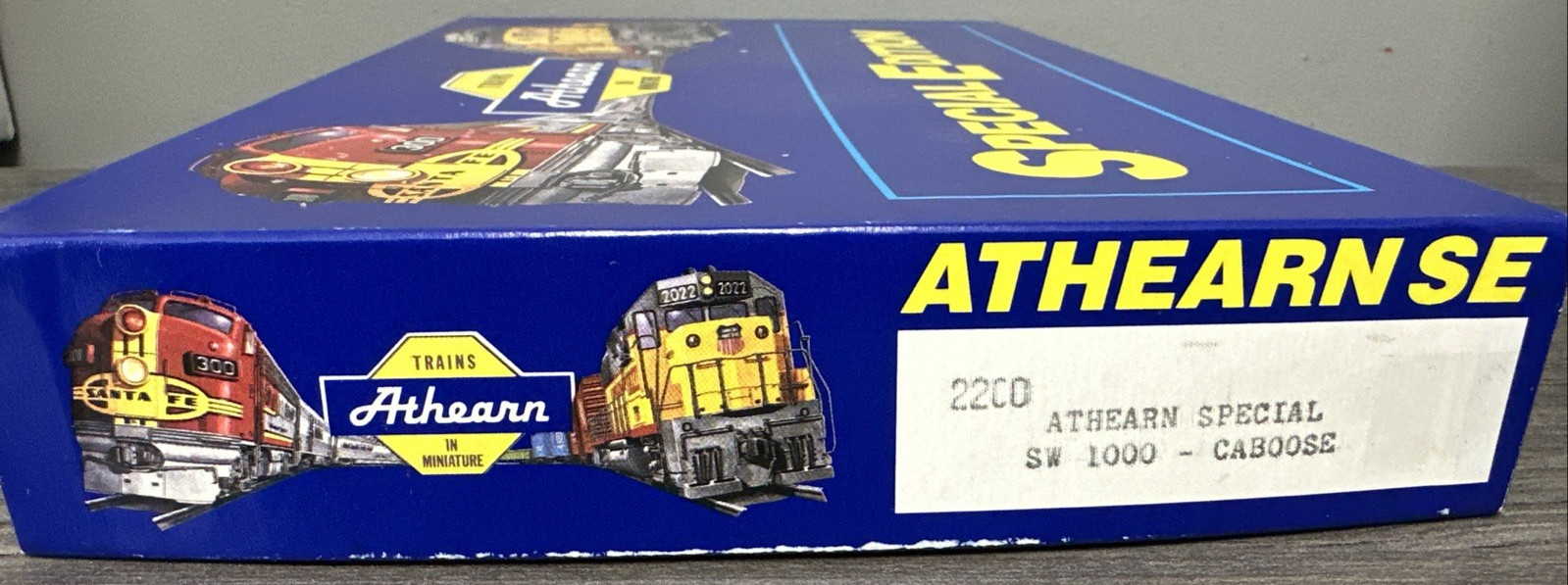 Athearn Special Edition HO RTR #2200 SW1000 Powered Diesel w/Caboose Set RTR NOS