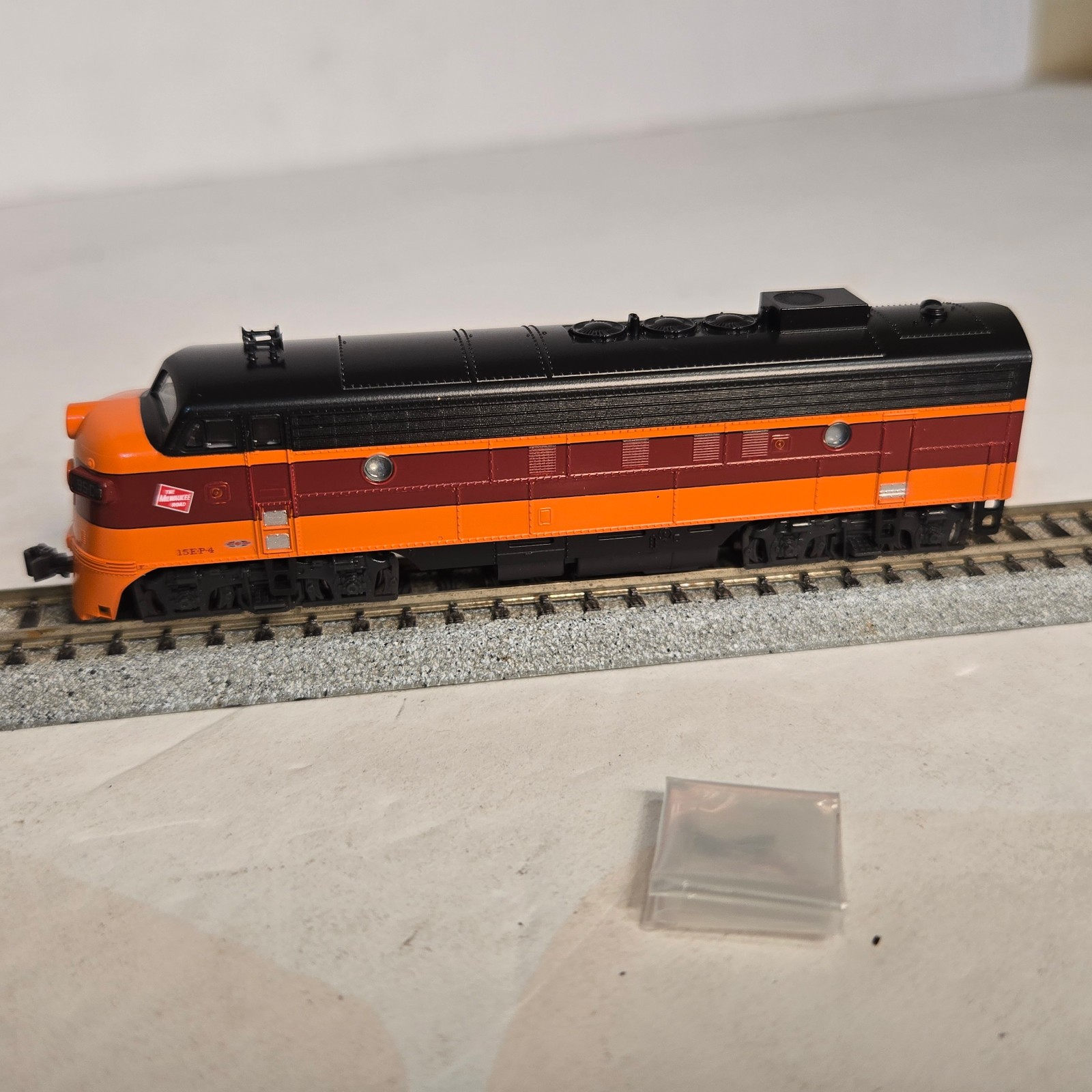 Kato 176-2301 N Milwaukee Road EMD FP7A Loco. DCC No Sound. Runs