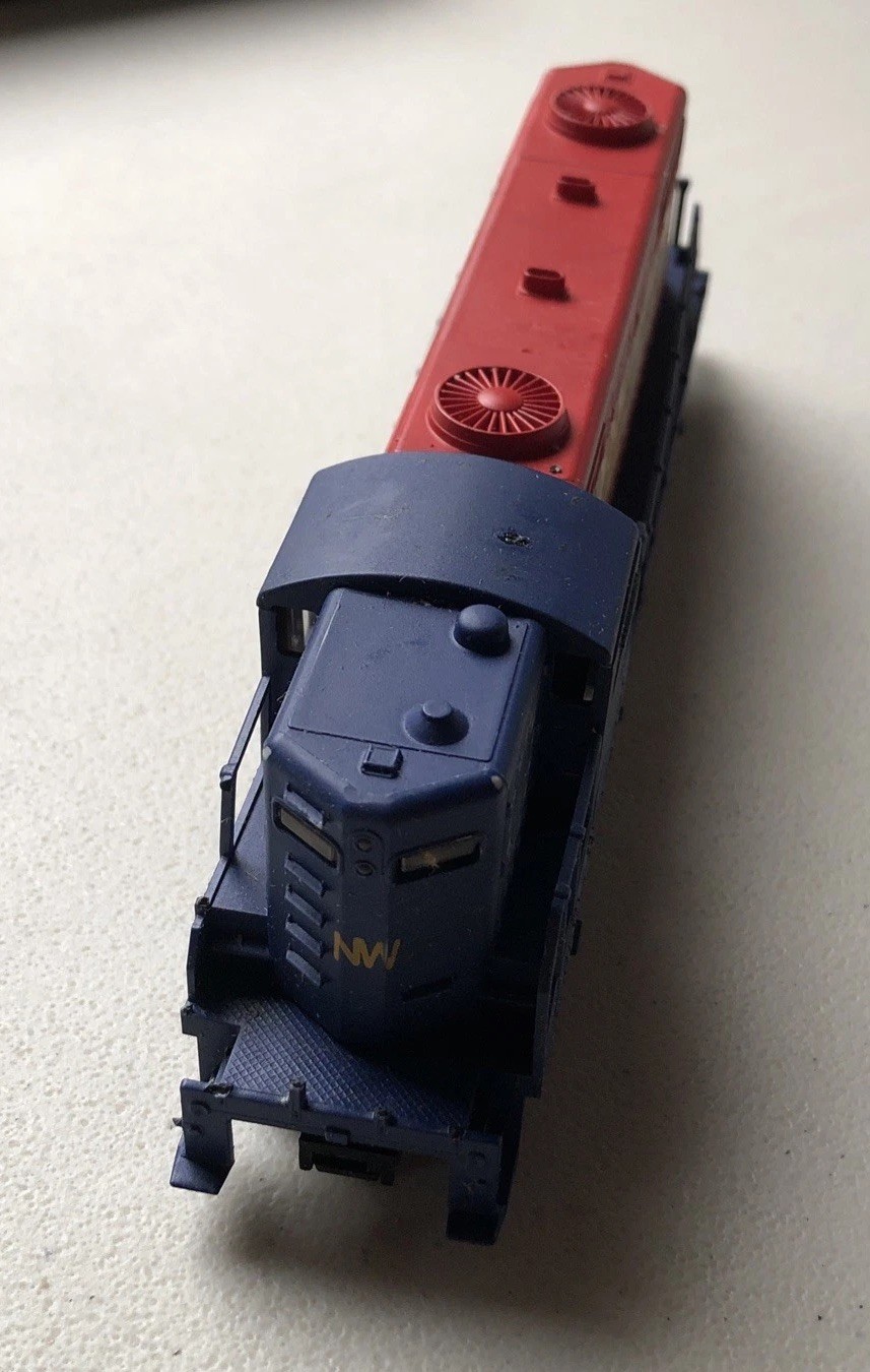 AHM 1776 Norfolk And Western HO Train Locomotive Engine Patriotic America Diesel