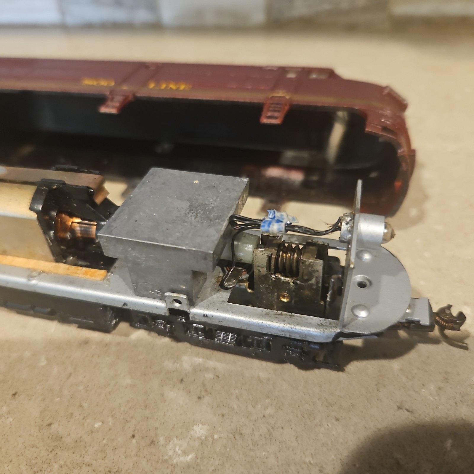 Train Miniature TM HO Custom Paint Soo Line Powered Alco FA-1 Locomotive (READ)