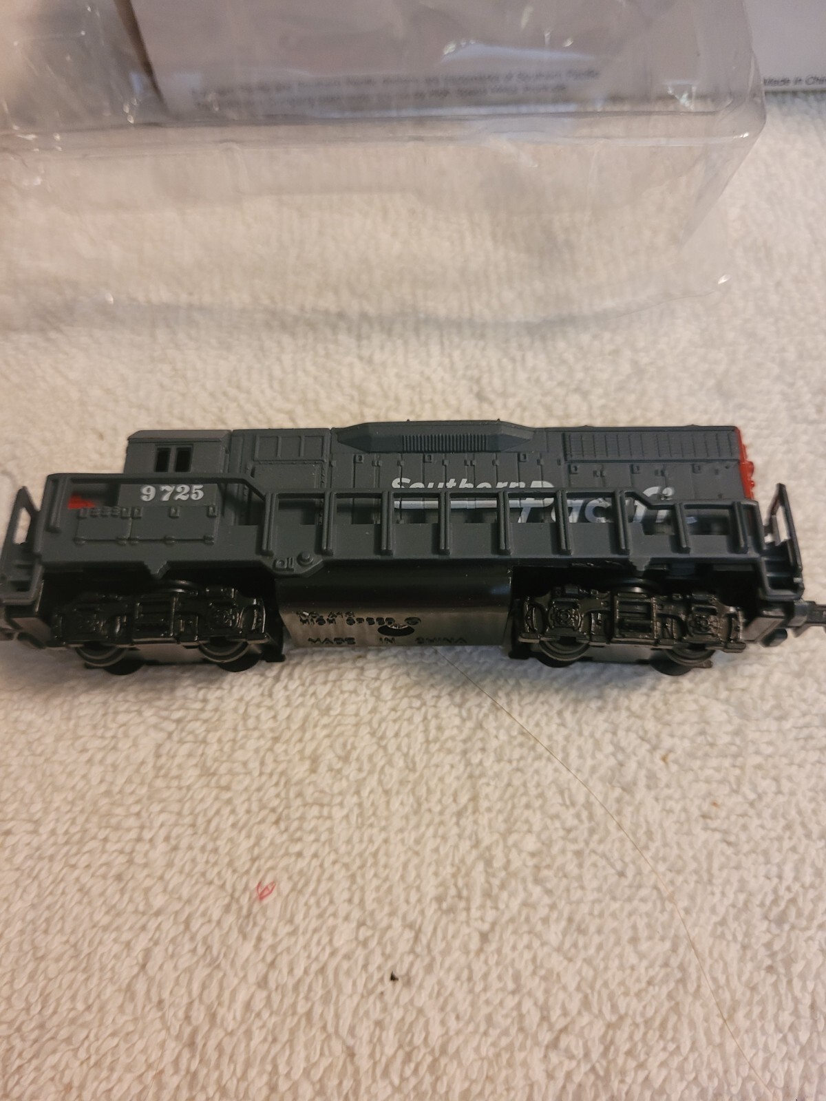 Southern Pacific Locomotive # 9725 Model Train 4.5” Collectible Toy