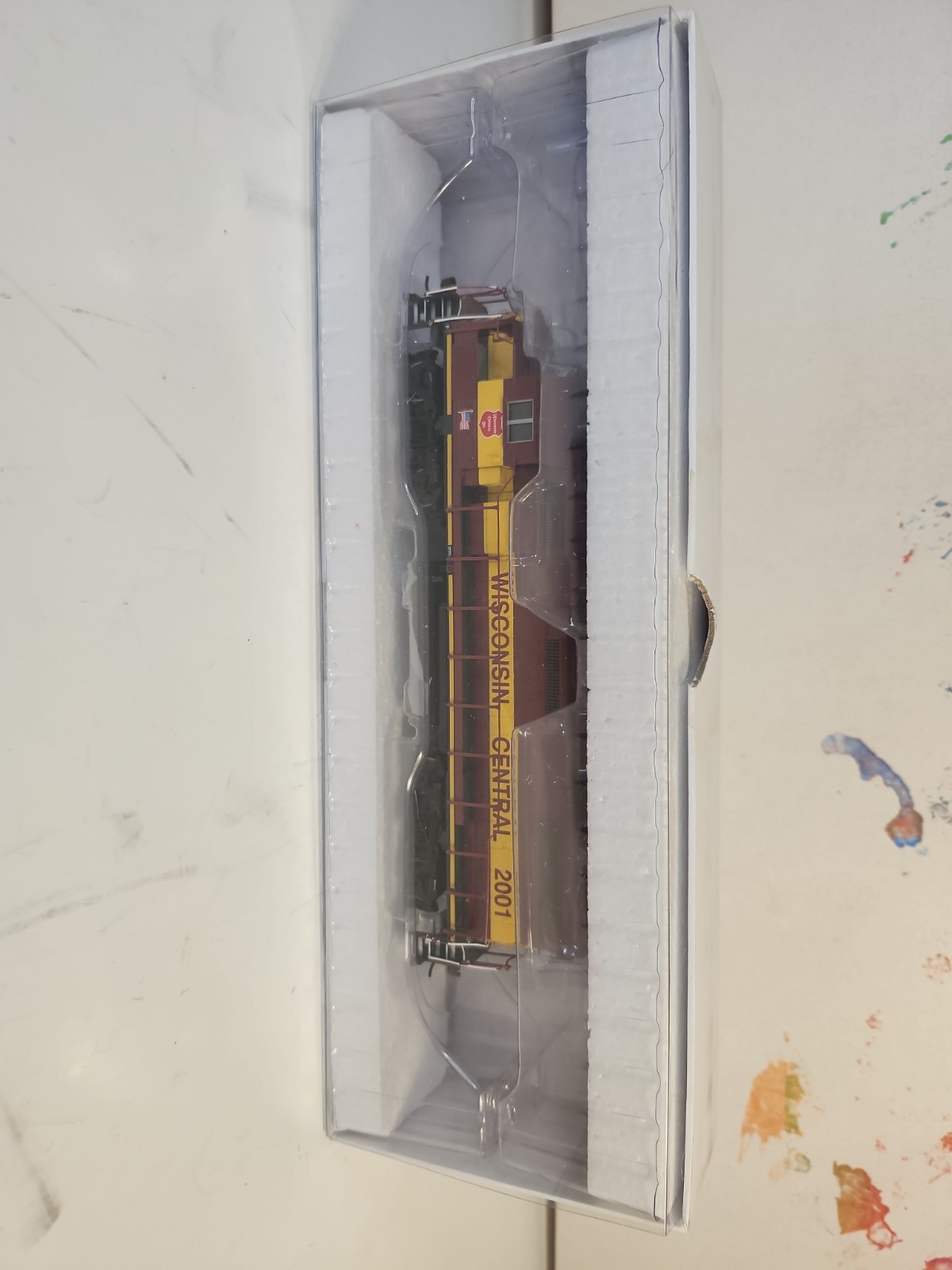 Athearn HO Wisconsin Central 2001 EMD GP38-2 #2001 – DCC Quick Plug 78889