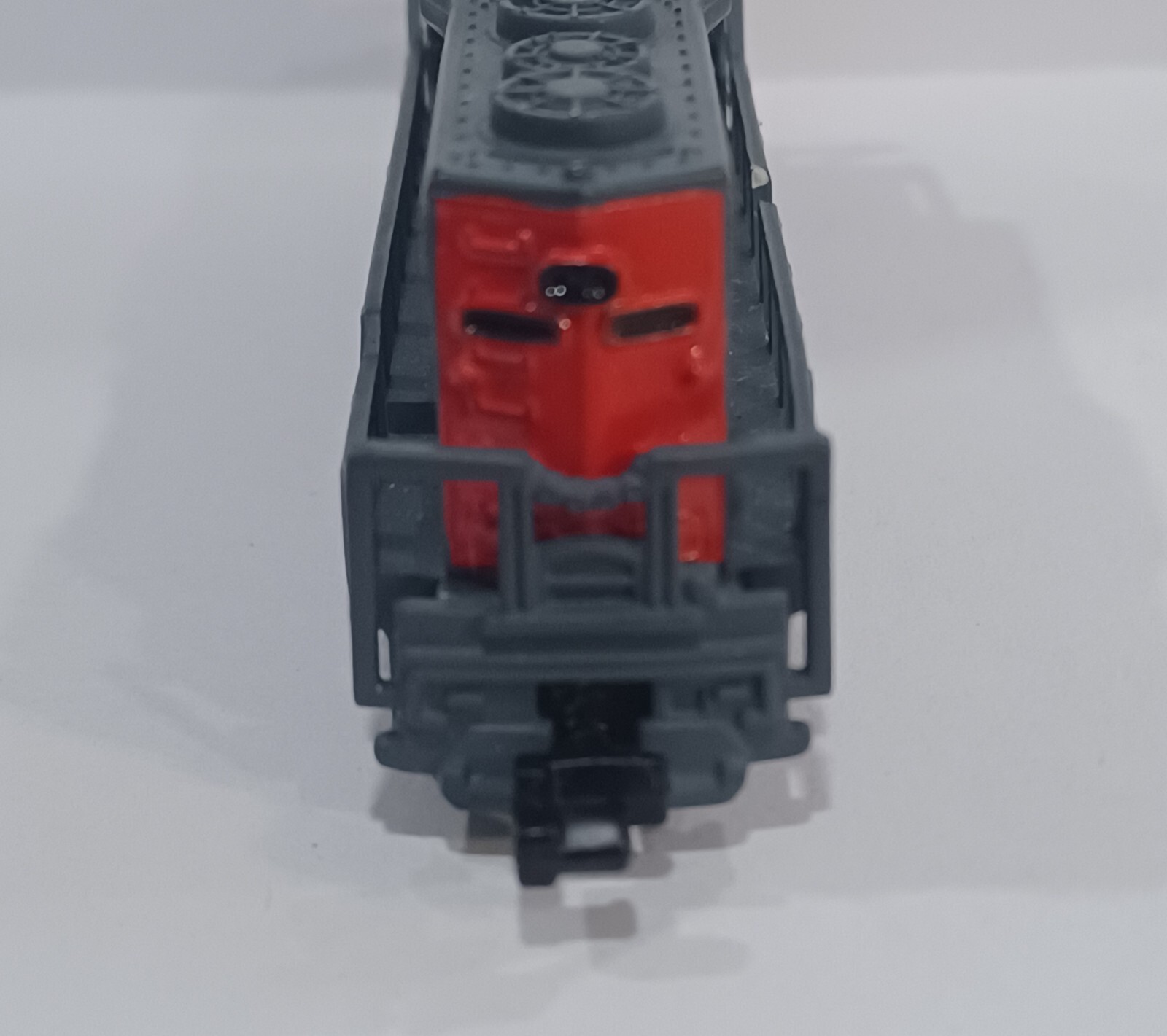 Southern Pacific 9725 N Scale Dummy Locomotive, High Speed #418 EMD GP35