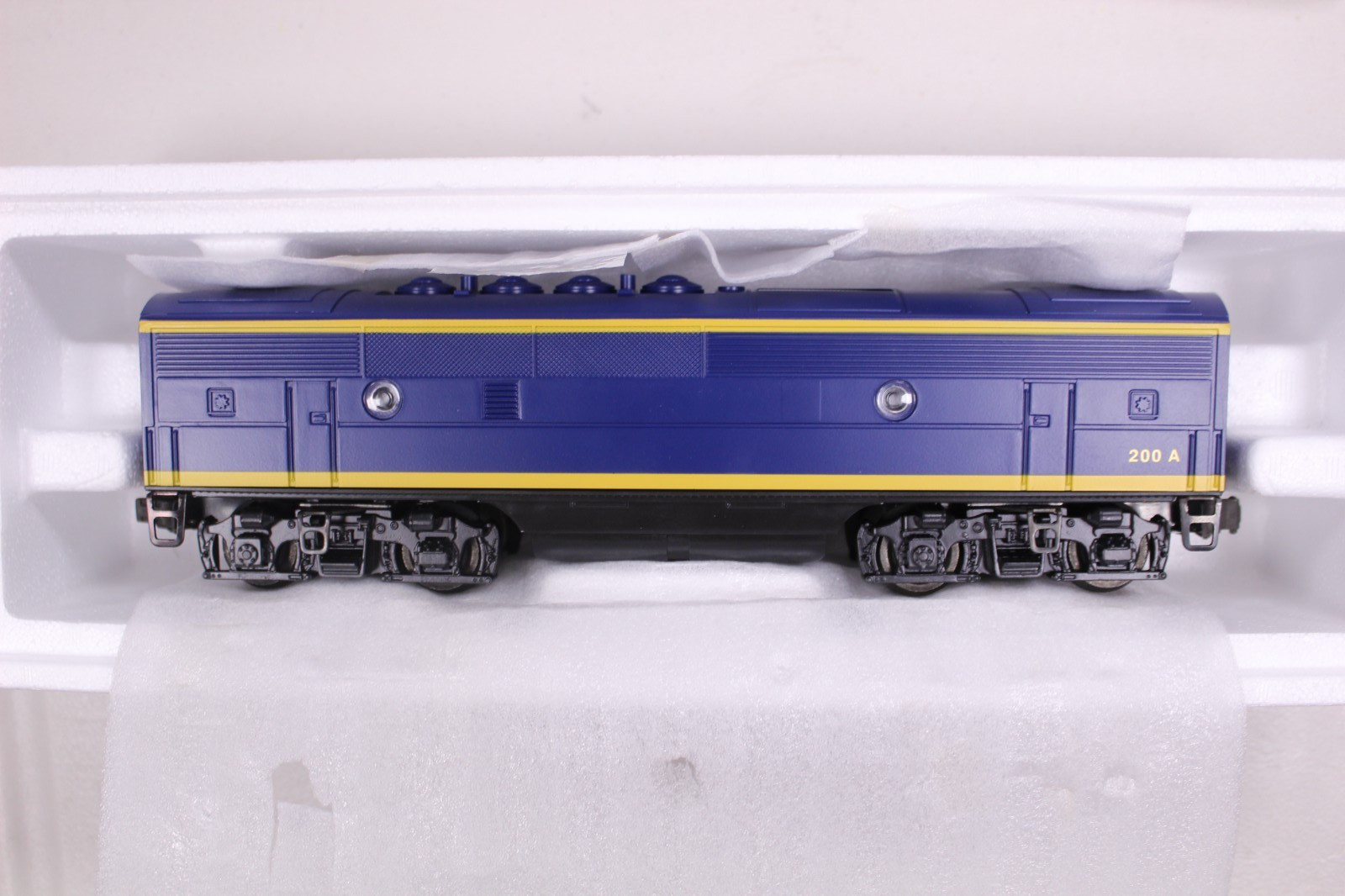 Lionel 6-18117, 18121, 18122 Santa Fe Blue/Yellow F3 A-B-B-A