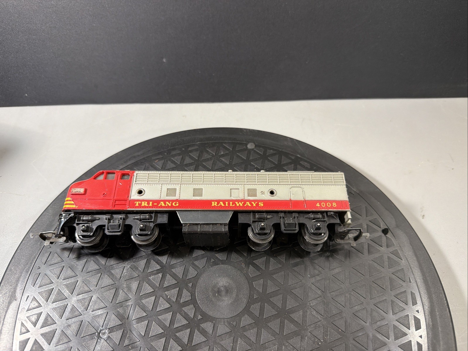 Tri-ang OO R55 Class F7 A Unit Diesel Power Car 4008 Silver Red F.20