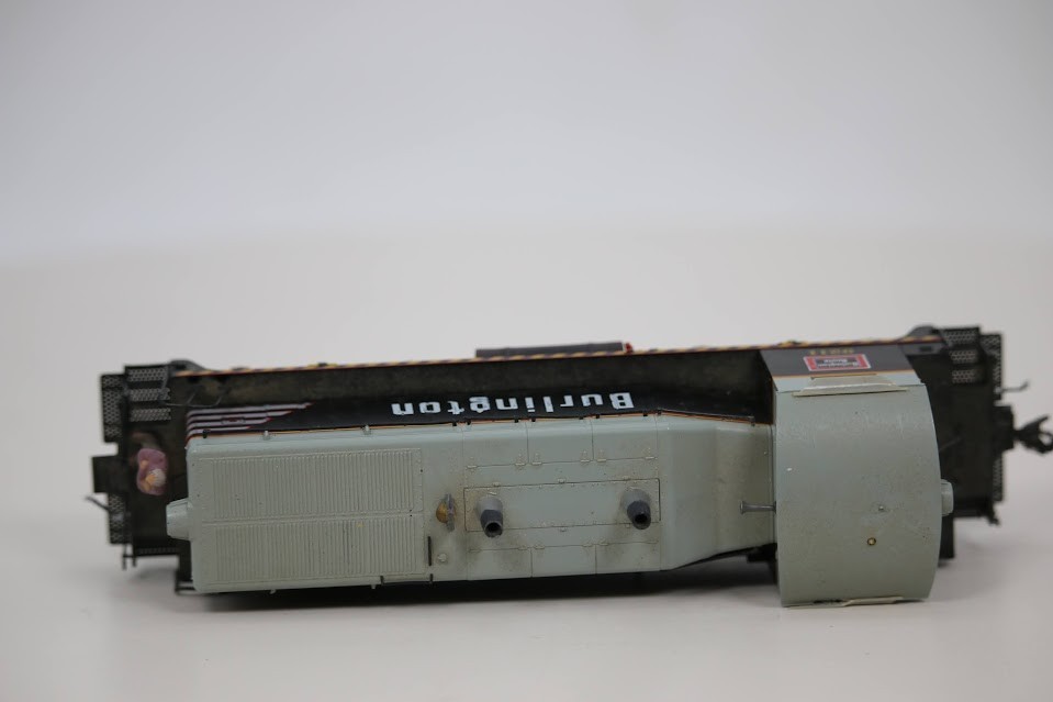 Kato 37-10G HO CB&Q Burlington Route EMD NW2 #9211 Diesel Locomotive EX Runs