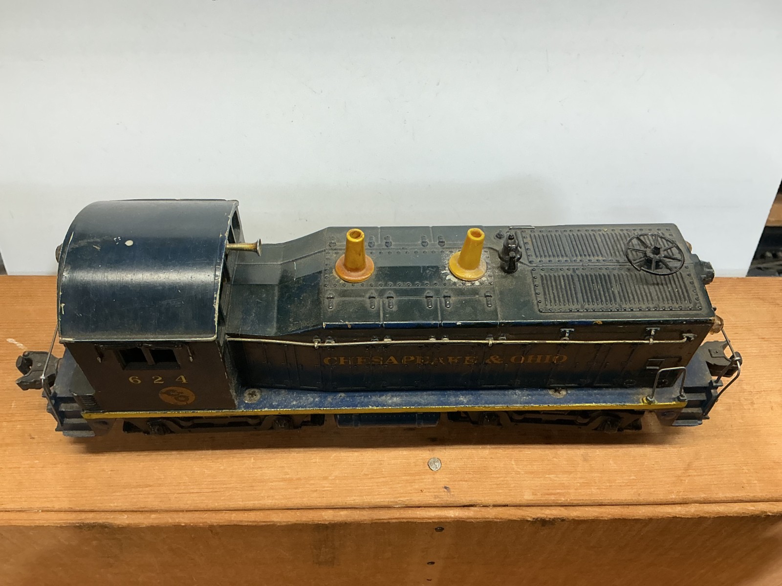 Lionel Trains O Gauge 624 Chesapeake & Ohio NW-2 Diesel Switcher Locomotive RUNS