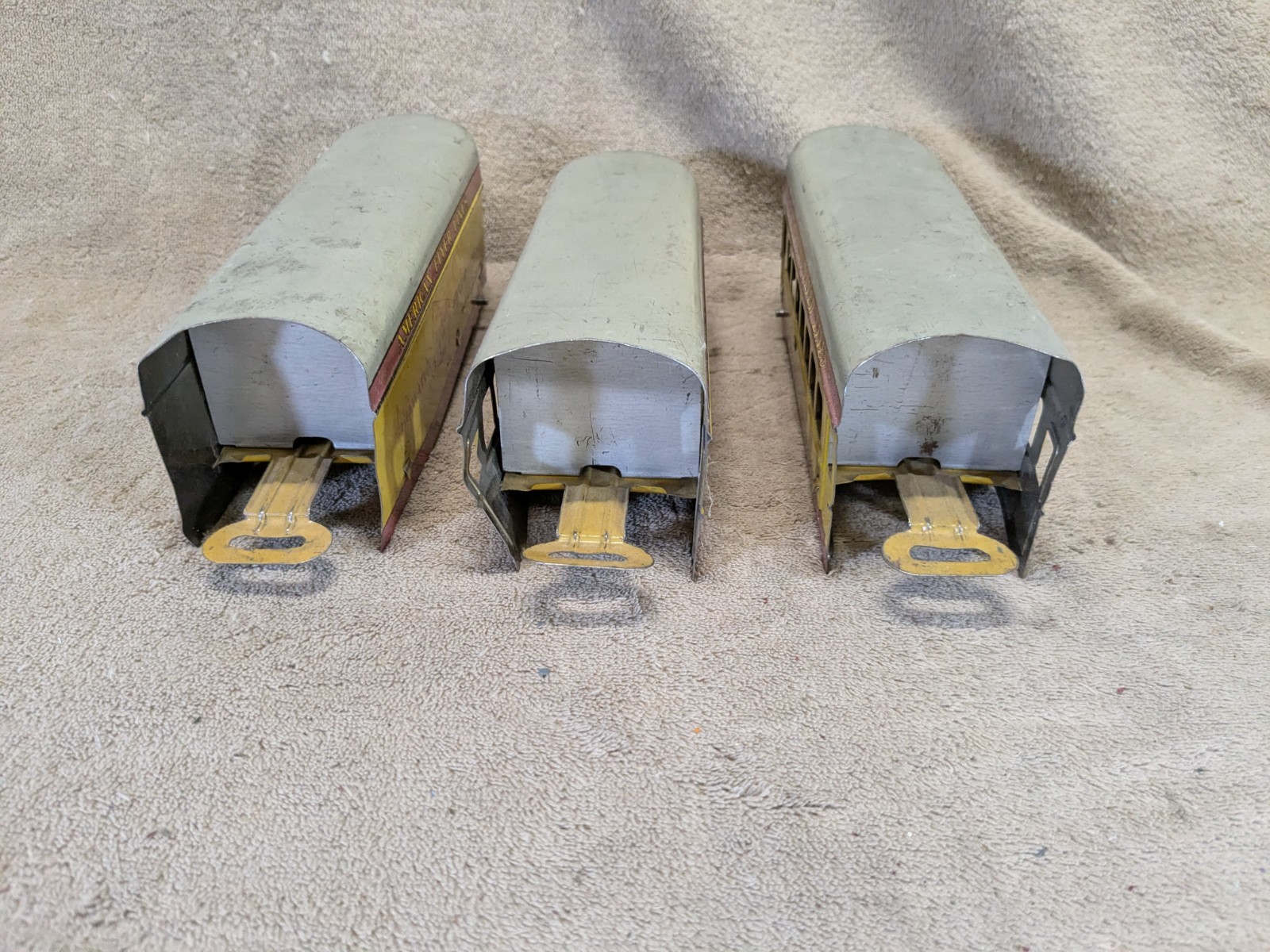 American Flyer Prewar Hiawatha Streamliner Lot of 4 Untested Yellow Gray