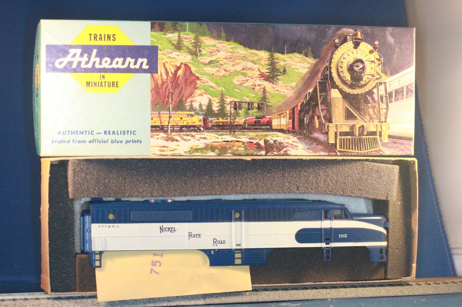 JP Athearn 3330 HO Scale Nickel Plate Road PA-1 Shell Only Diesel #182