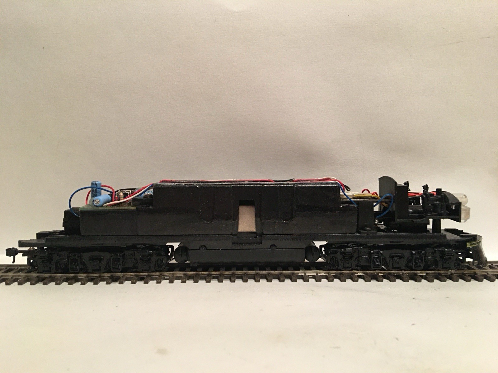 HO Proto 2000 Illinois Central E8/9 Powered Diesel Locomotive IC #4022