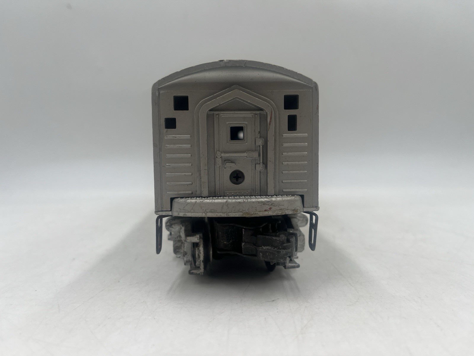 LIONEL POSTWAR 2343C SANTA FE F-3 “B” UNIT DIESEL – NON-POWERED