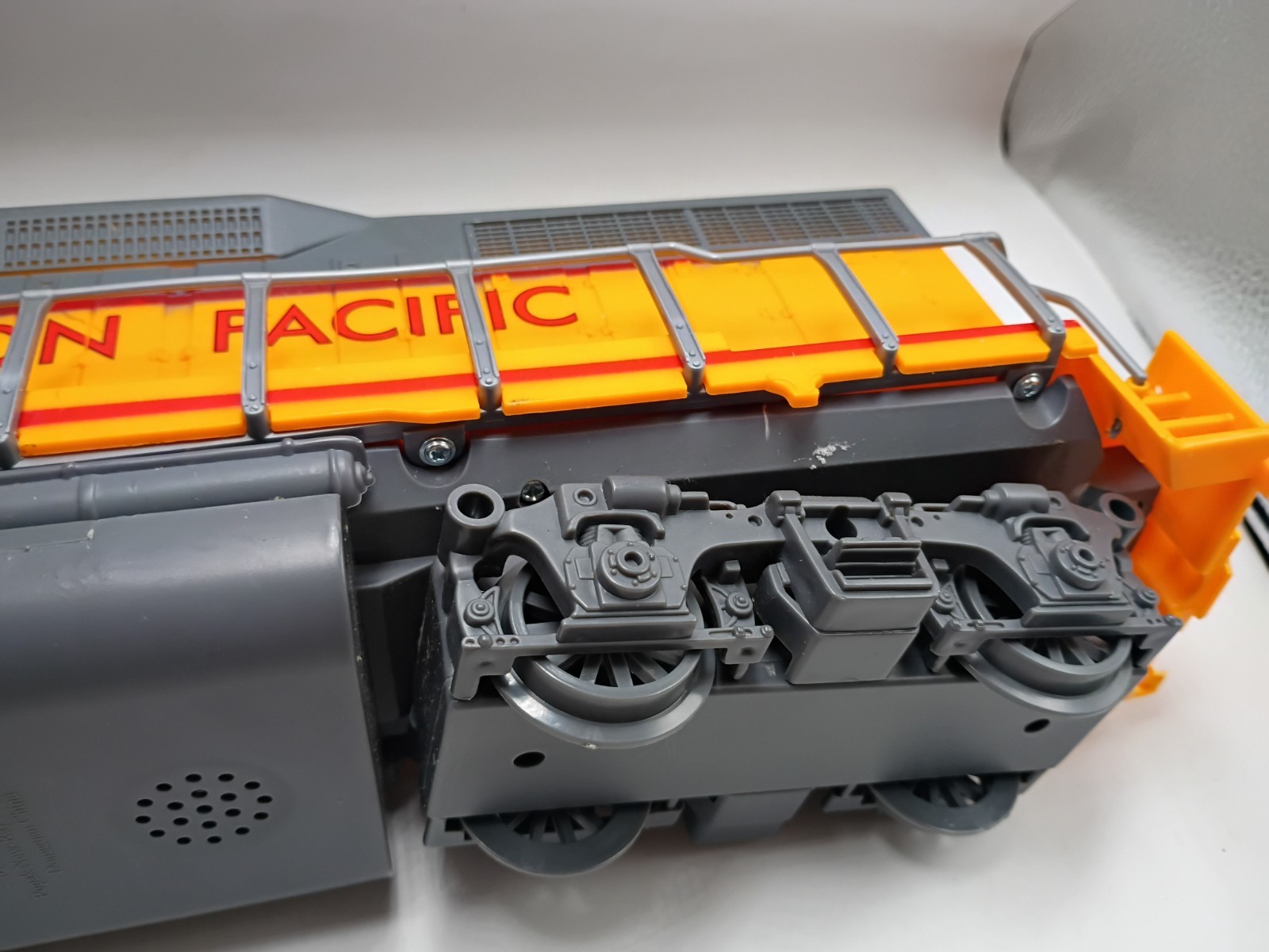 NewRay 1:32 Union Pacific Train Engine W/ Sound #670 – MISSING BATTERY COVER