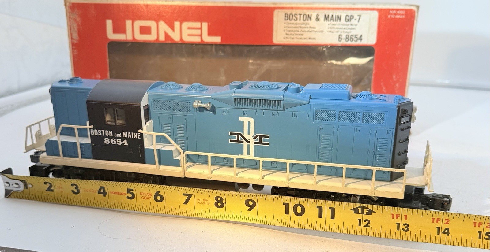 LIONEL 6-8654 BOSTON & MAINE GP-7 METAL FRAME ORIGINAL BOX Vintage USA 14”