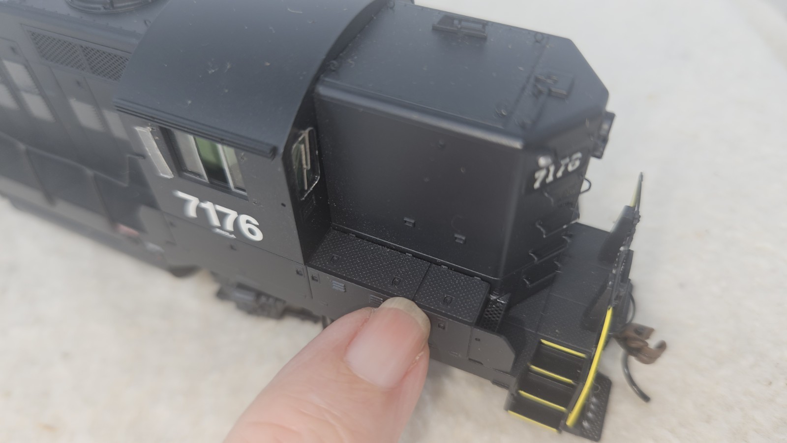 Athearn Genesis HO Scale Locomotive Train GP-9 #7176 DCC fitted – Please read