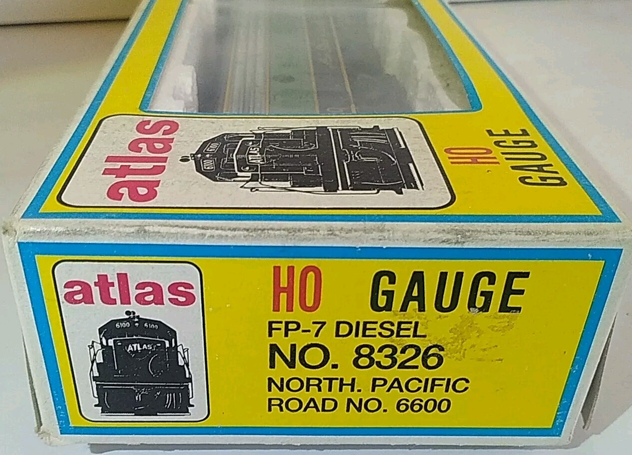 New Atlas HO Scale 8326 Northern Pacific NP 6600 FP7 Diesel Locomotive Main St.