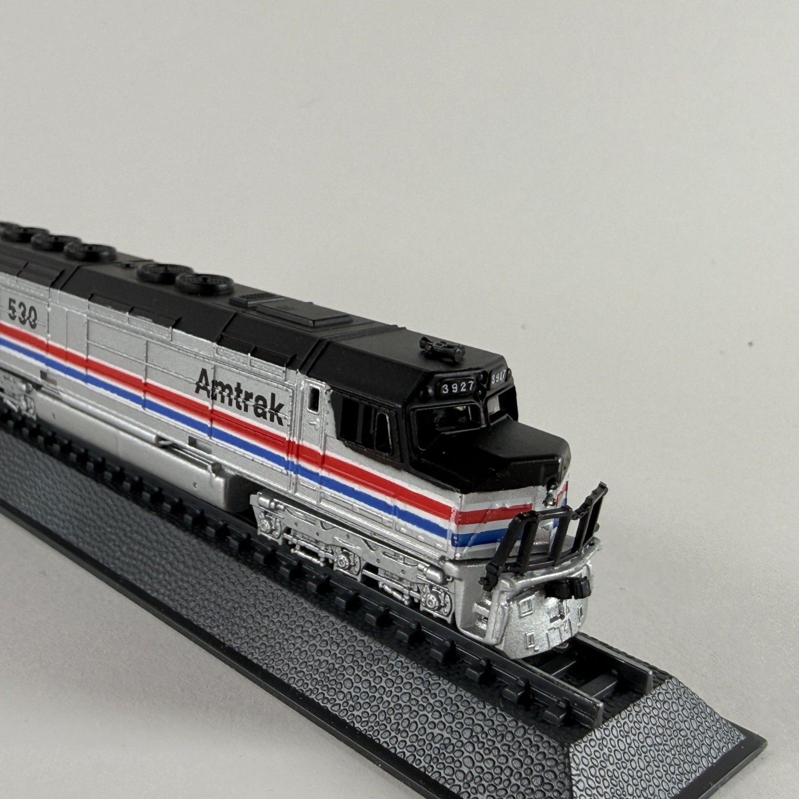 Amtrak 530 EMD FP45 N Scale Diecast Locomotive Model Silver/Black/Red/Blue