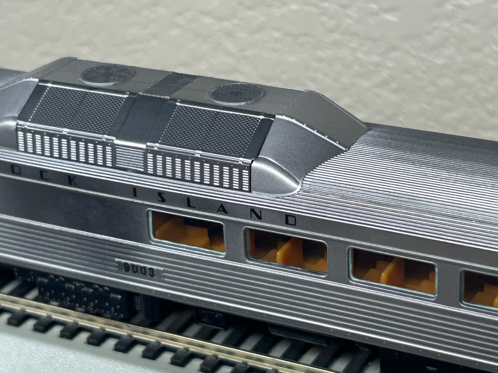 BUDD RDC3 RAIL DIESEL LOCO- ROCK ISLAND – DC / DCC Ready ” PLATED ” HO Scale NEW