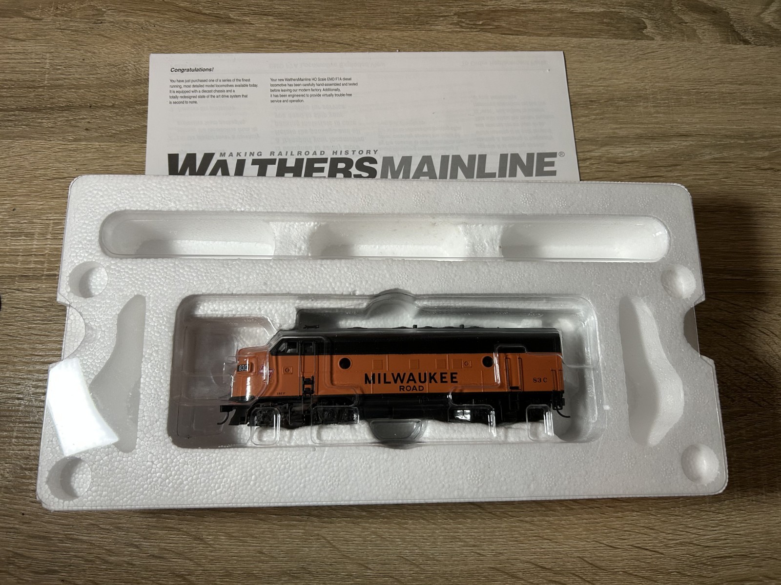 Walthers Mainline HO Scale EMD F7A Diesel Locomotive, Milwaukee Road #83C