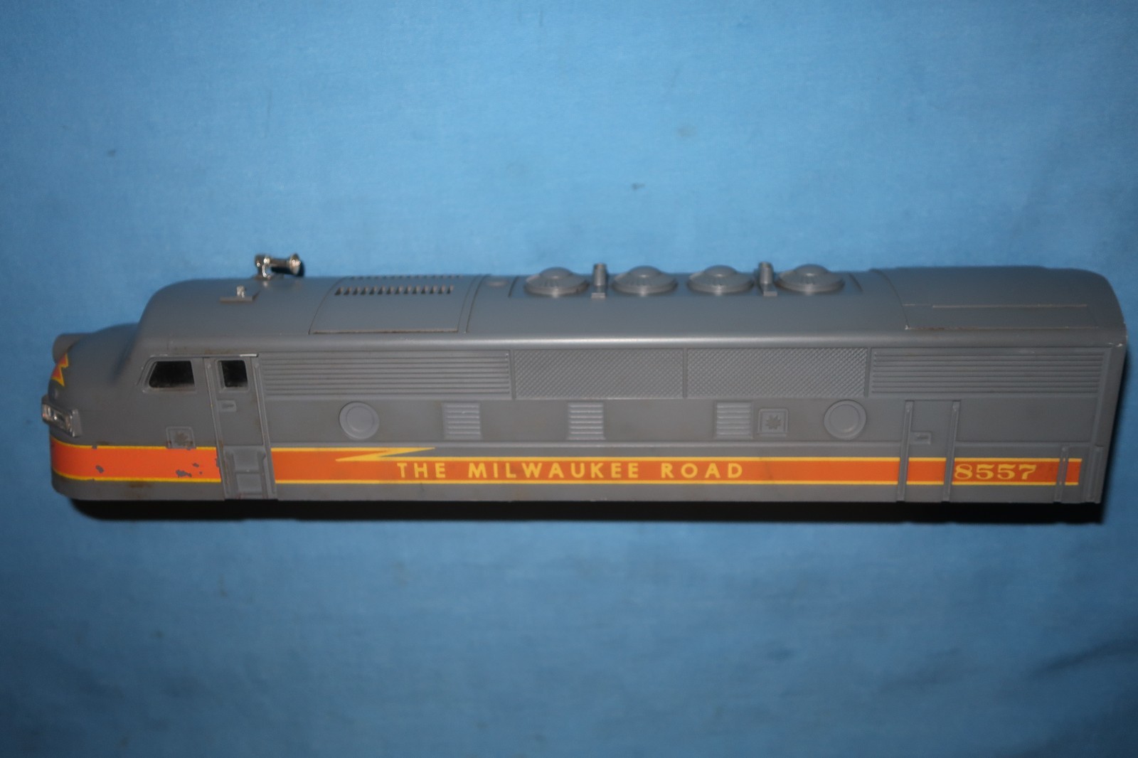 Lionel #8557 The Milwaukee Road F3 Diesel Locomotive Shell