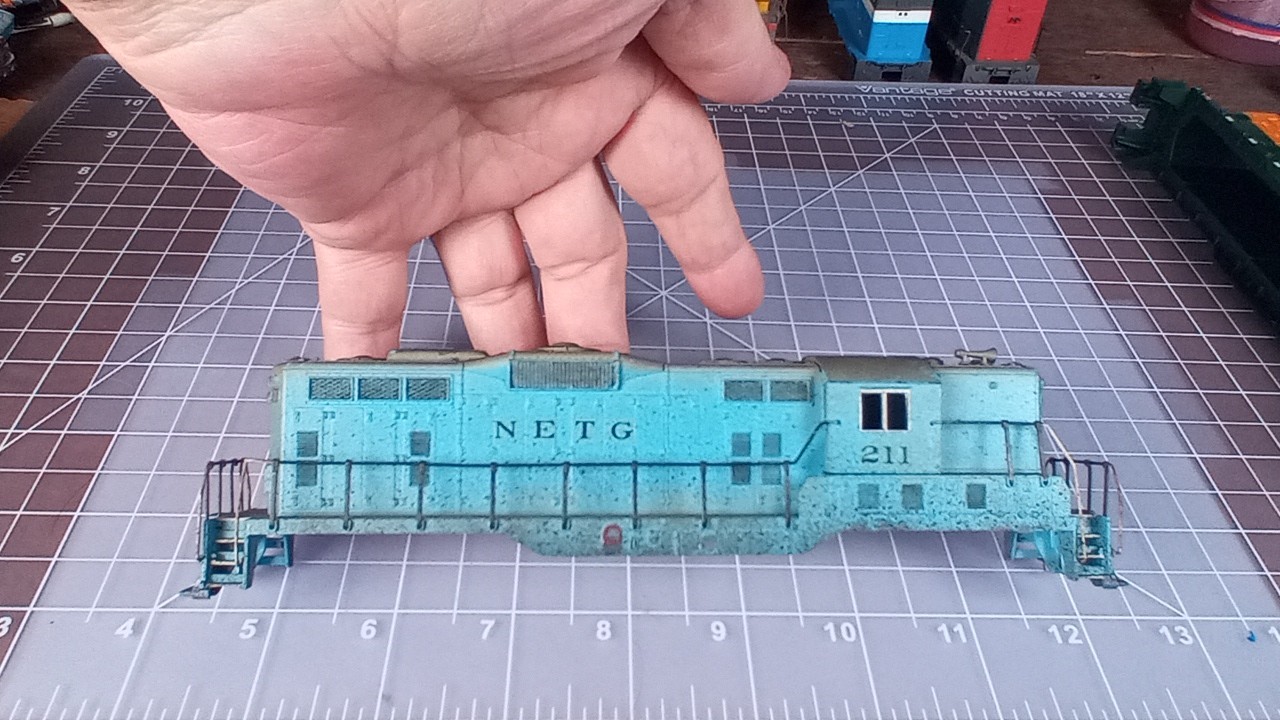 modified HO SHELL Rail Line NETG 211 blue GP9, railings inserts both ends BCK