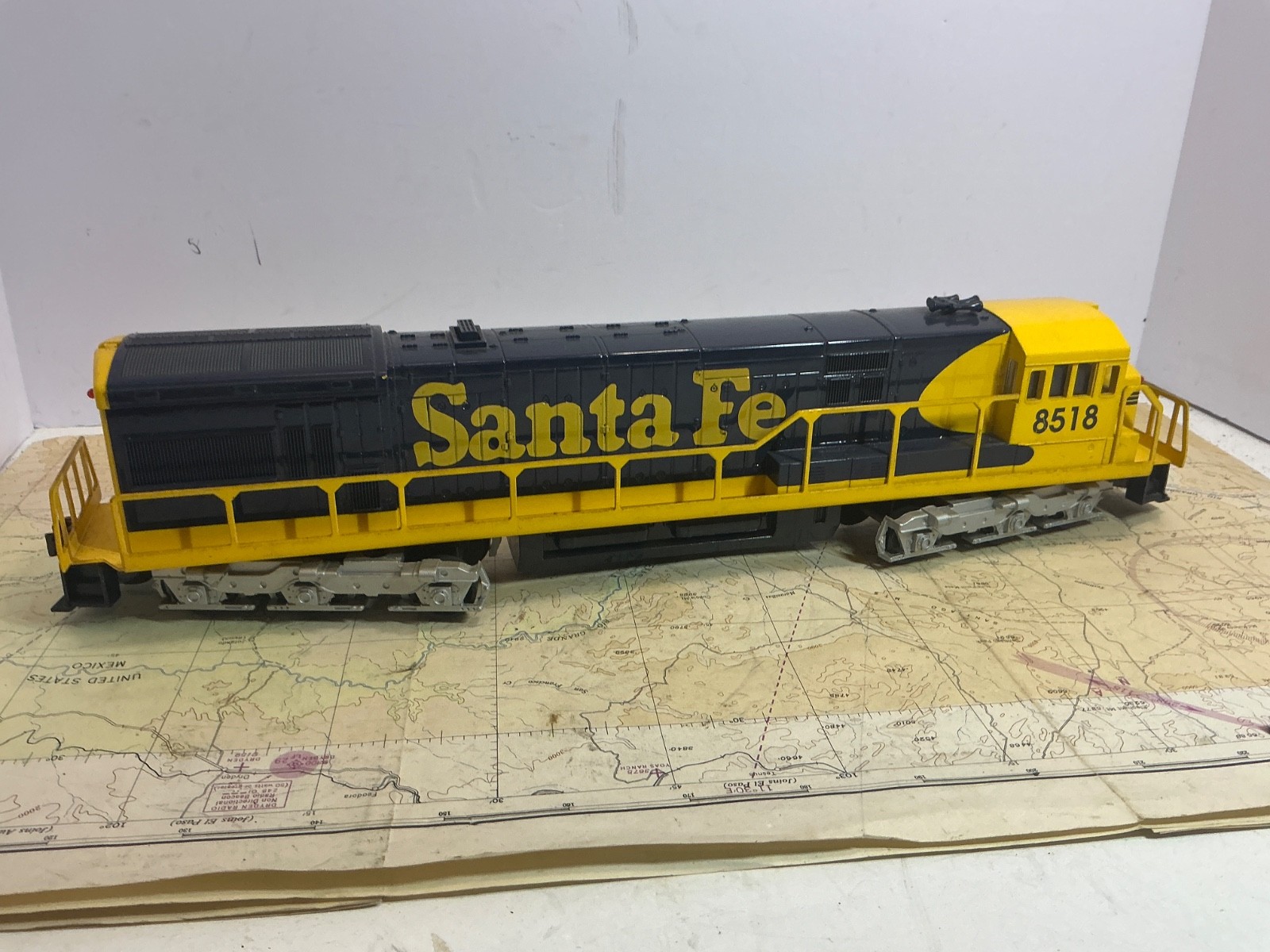 WILLIAMS O SANTA FE #8518 POWERED DIESELS Lionel
