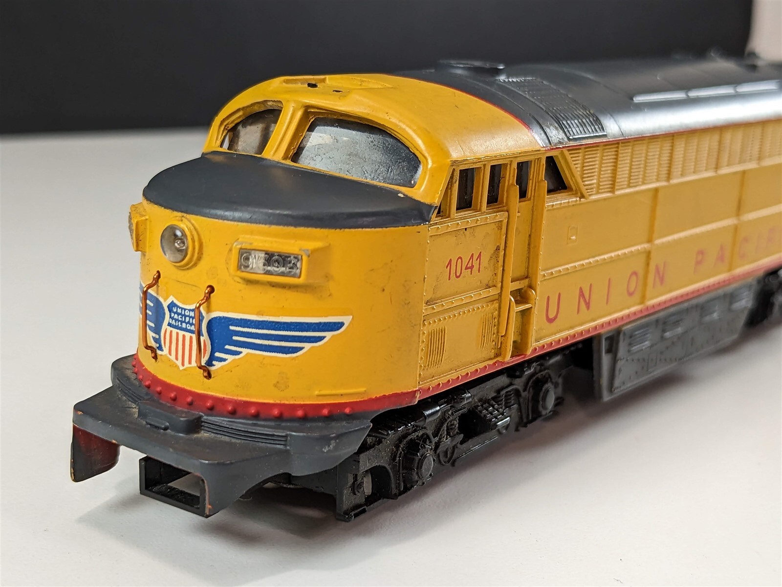AHM 5024 K Union Pacific FM C-Liner Powered Locomotive UP 1041 HO Scale