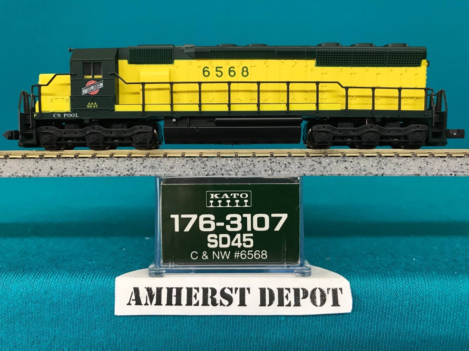 176-3107 Kato SD45 Chicago North Western Locomotive N Scale CNW New