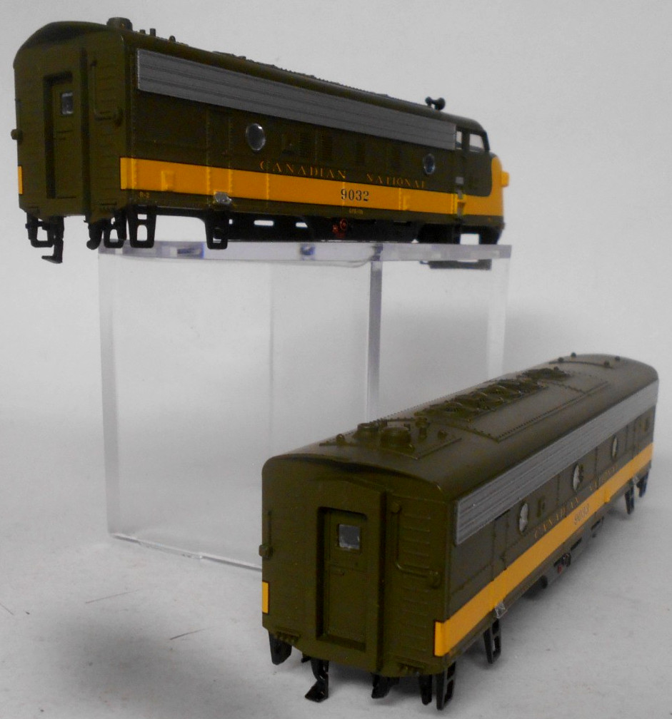 ATHEARN Roundhouse HO Scale F-7-A/B Set Shells / Glass CANADIAN NATIONAL
