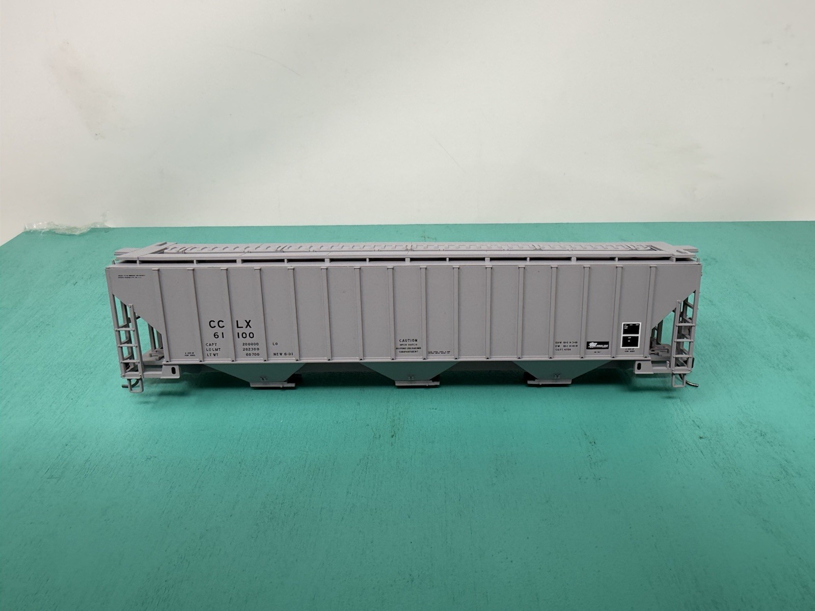 Atlas HO – 4750 Hopper – Missing Trucks No Package – Scoular CCLX