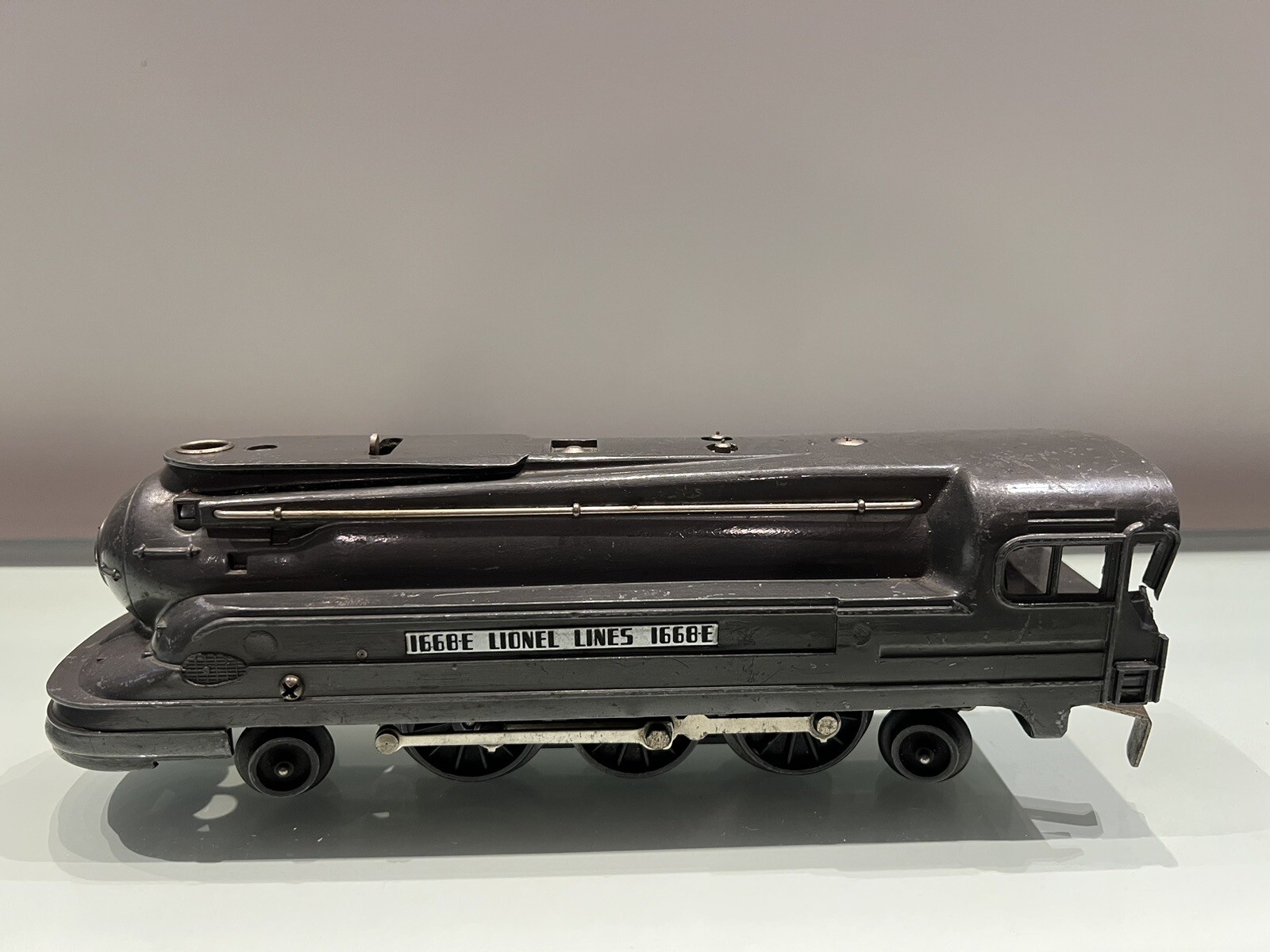 Lionel 1668E Streamlined Torpedo Steam Locomotive. Gunmetal Color. Runs well.