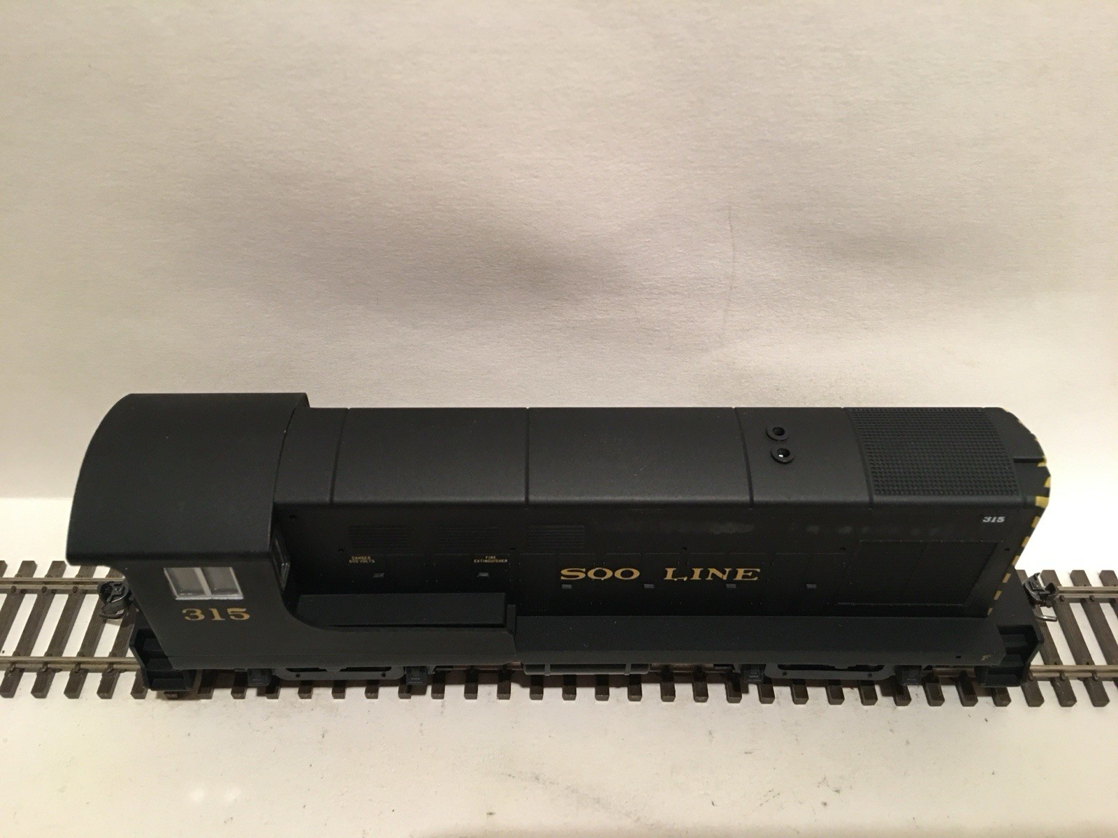 HO Walthers 932-1327 Soo Line Fairbanks Morse H10-44 Diesel Locomotive #315