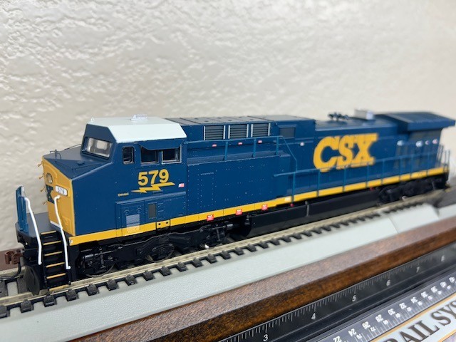 CSX TRANSPORATION – AC4400 ” CSX BLUE ” LOCO- DC/DCC ready – HO Scale -NEW RARE
