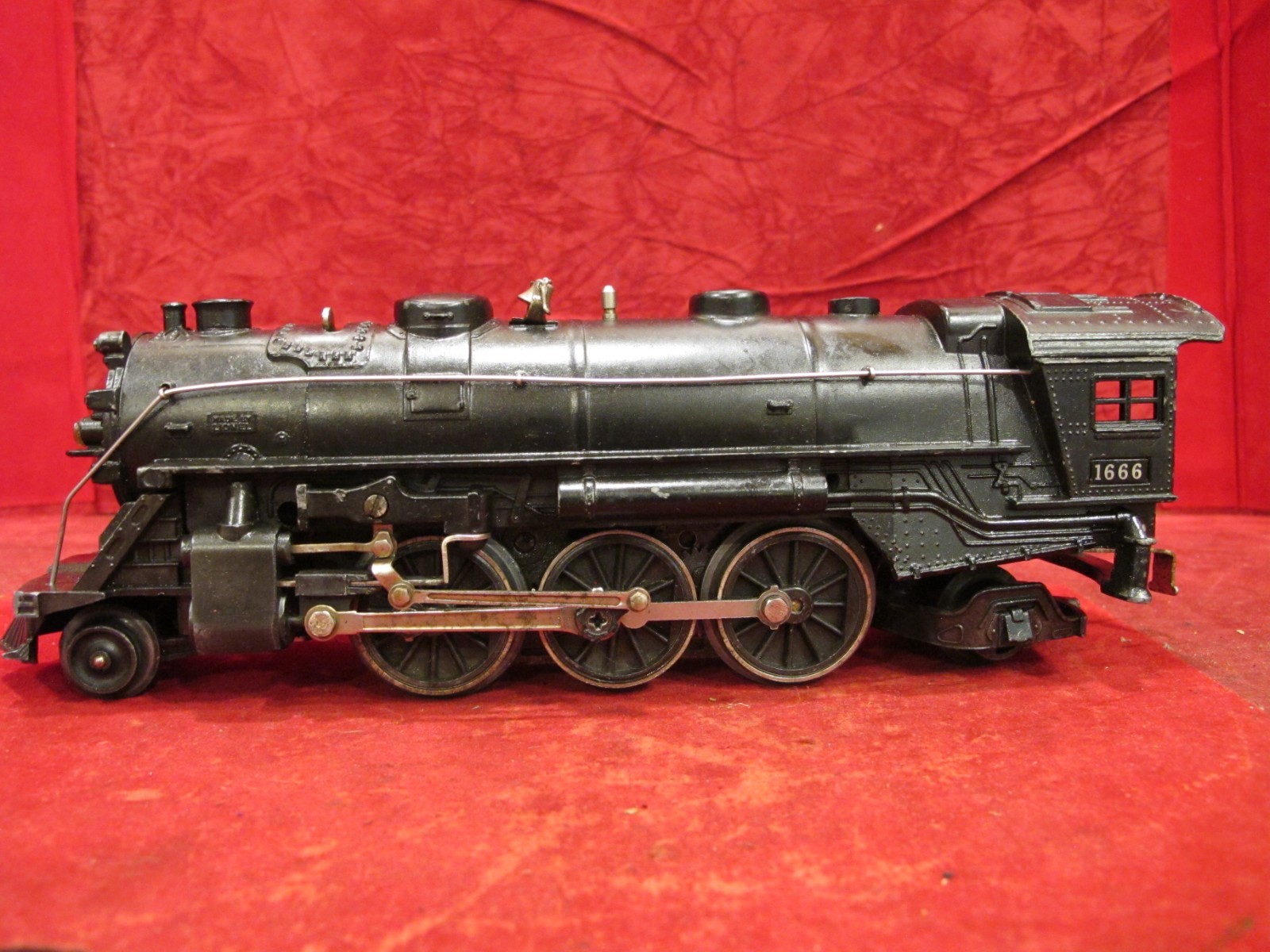 NICE postwar Lionel 1666 2-6-2 Locomotive~ TESTED RUNS AND LIGHTS