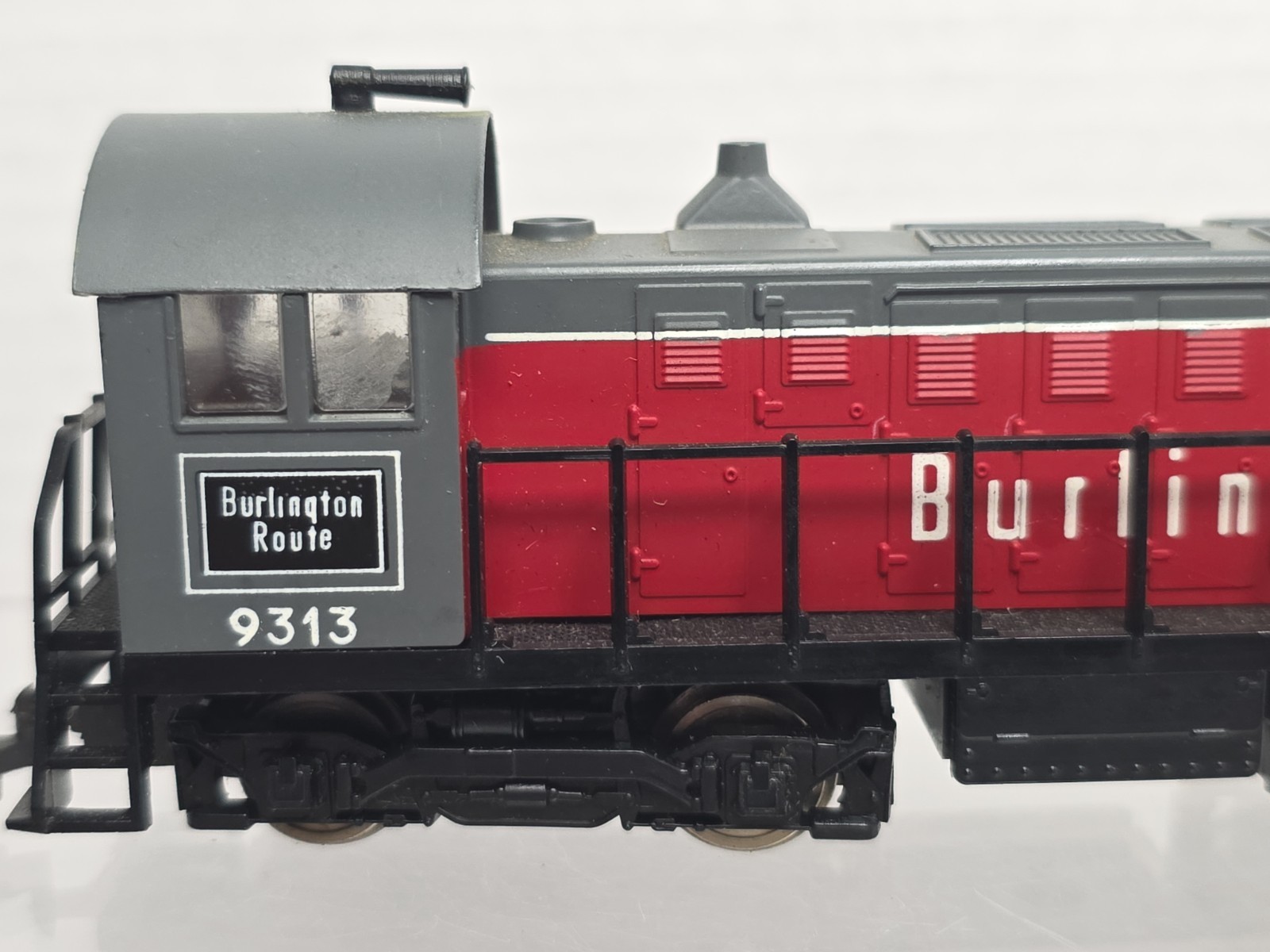 AHM HO Scale Burlington Route 9313 Alco 1000 Diesel Switcher Runs Read Descript