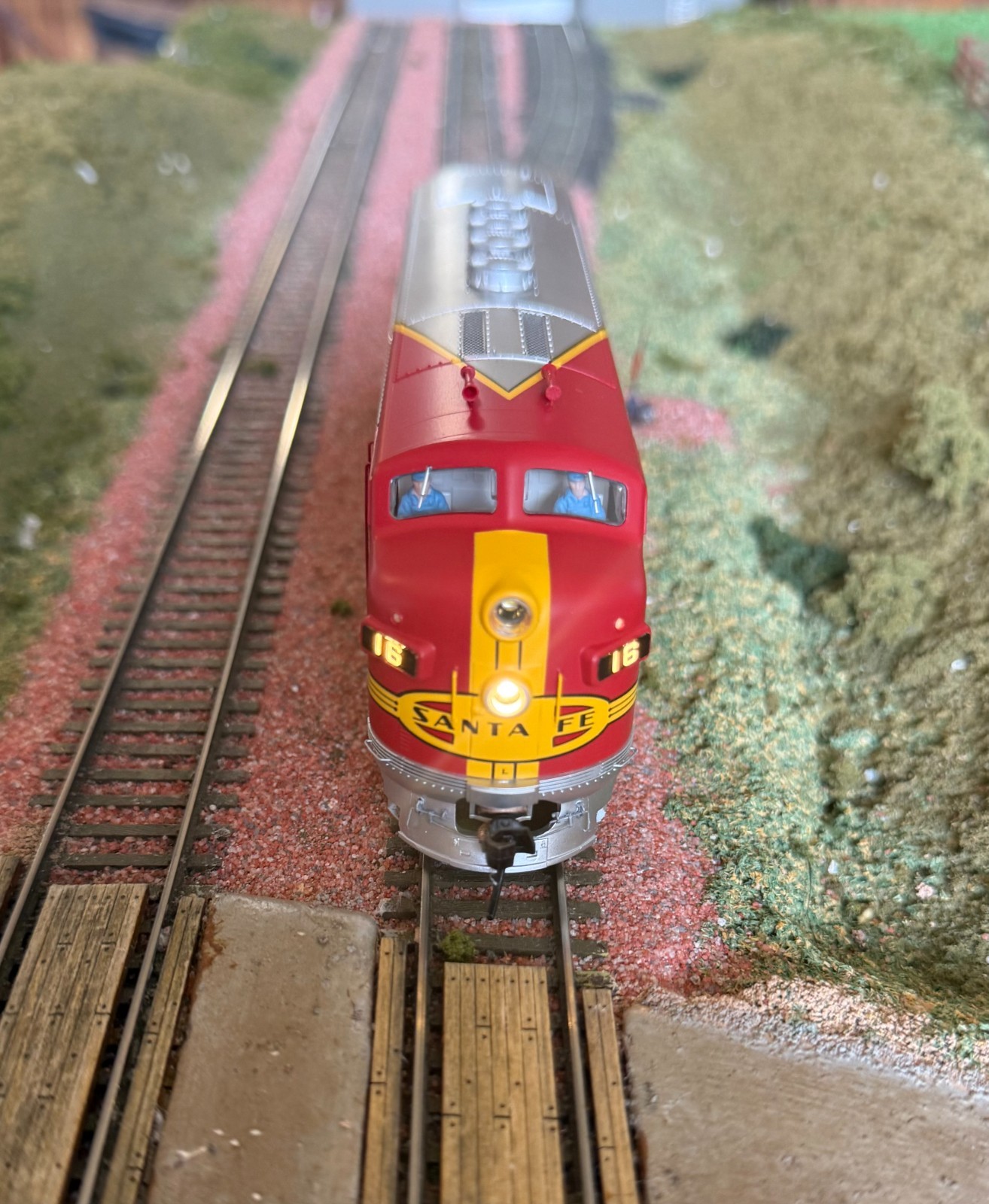 HO Walthers Proto 2000 Modernized F3A Santa Fe #16-L. Factory DCC/Sound. NIB