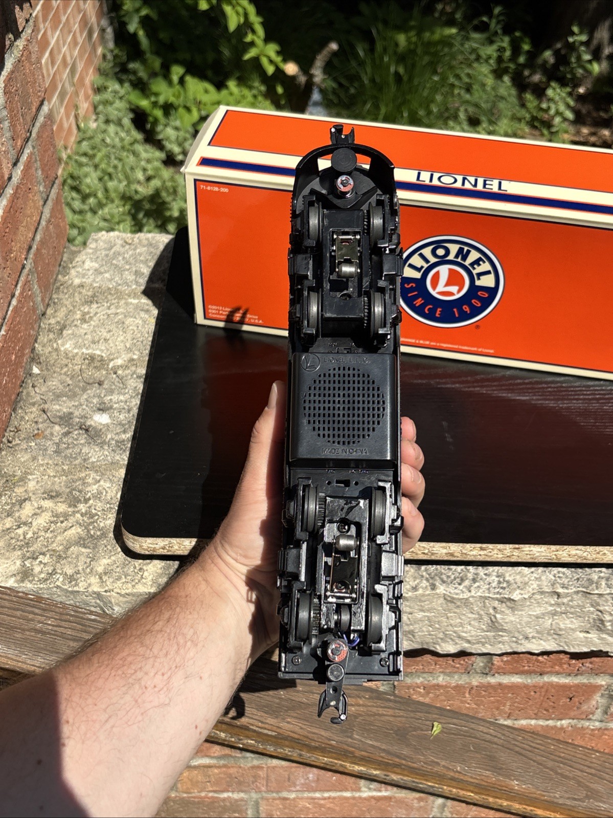 Southern Pacific Black Widow FT. Diesel Engine Railsounds 6 38253 Collectible