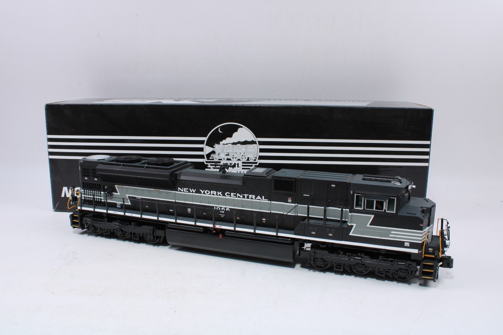 MTH 20-20274-3 O Gauge SD70ACe Diesel Engine New York Central #1066 Non-Powered