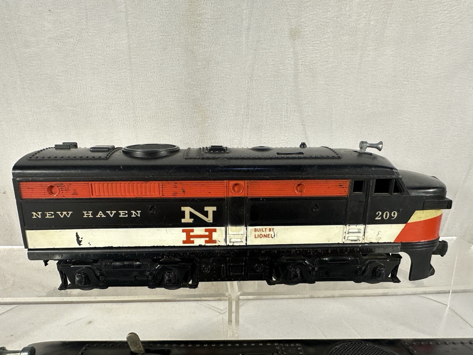 Desirable Lionel Original Postwar #209 New Haven A-A Alco Diesel Pair