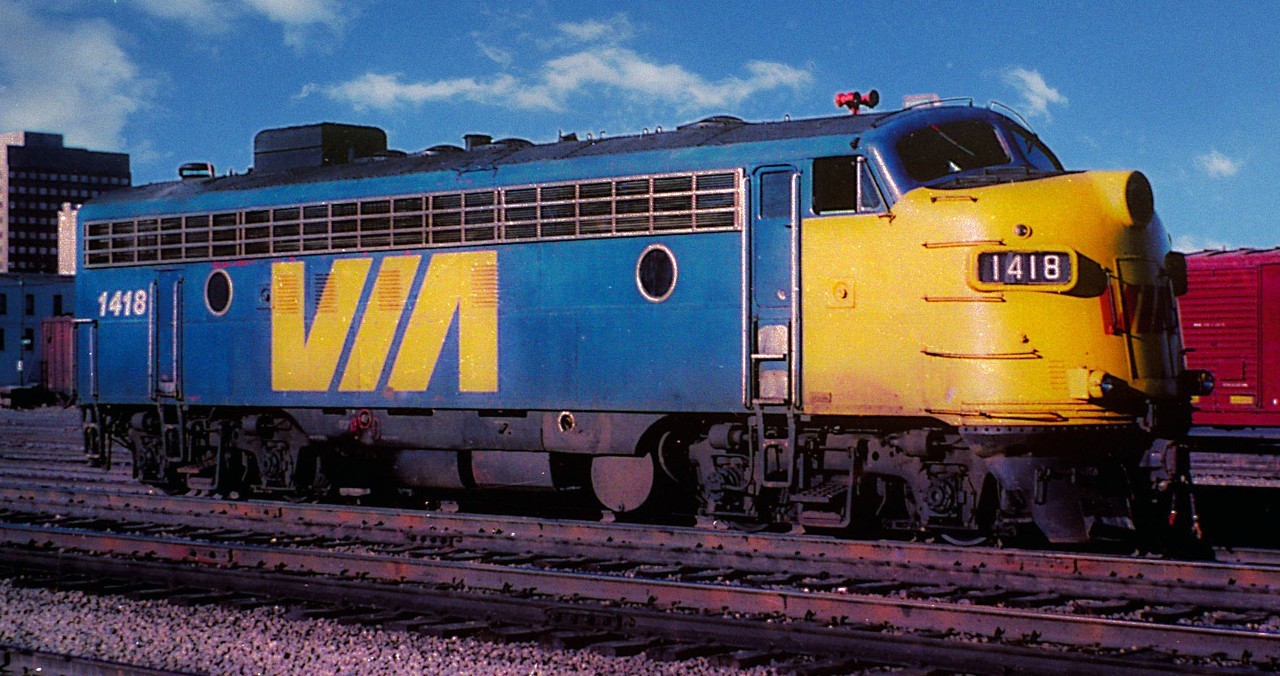 RAPIDO 222547 HO SCALE GMDD FP7 VIA RAIL CANADA #1418 with DCC SOUND