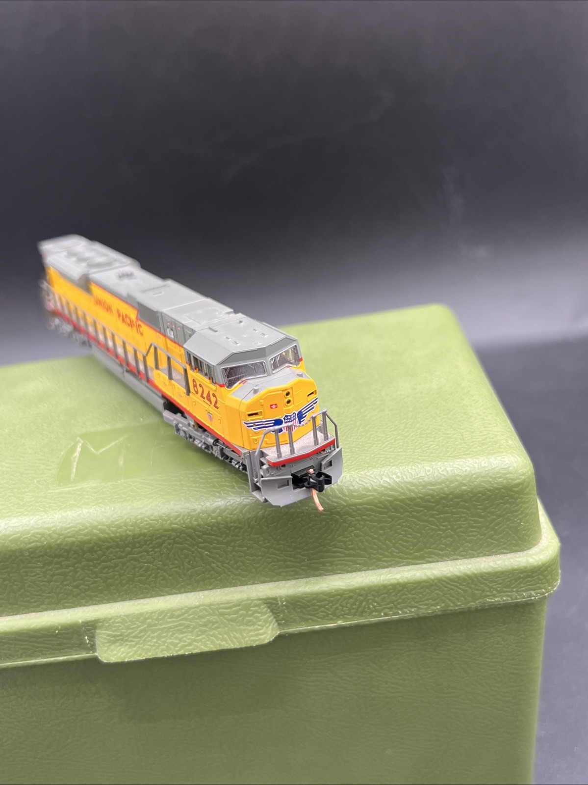 Kato 176-5613 N Scale Union Pacific SD90/43MAC Diesel Locomotive #8242 LN/Box